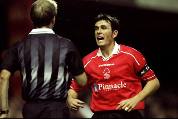 12 Dec 1998:  Nottingham Forest captain Steve Chettle argues with referee Mike Riley during the FA Carling Premiership match against Leicester City...