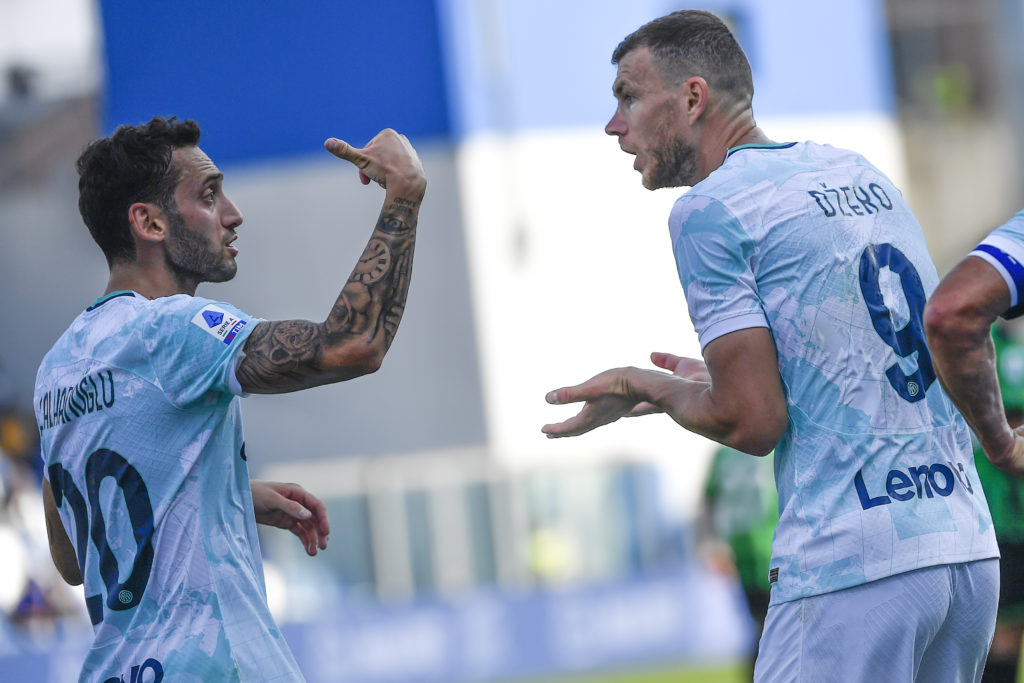 Hakan Calhanoglu and Edin Dzeko of Fc Internazionale talk