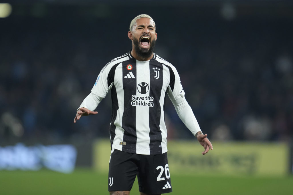 Douglas Luiz yells during the Serie A match between Napoli and Juventus