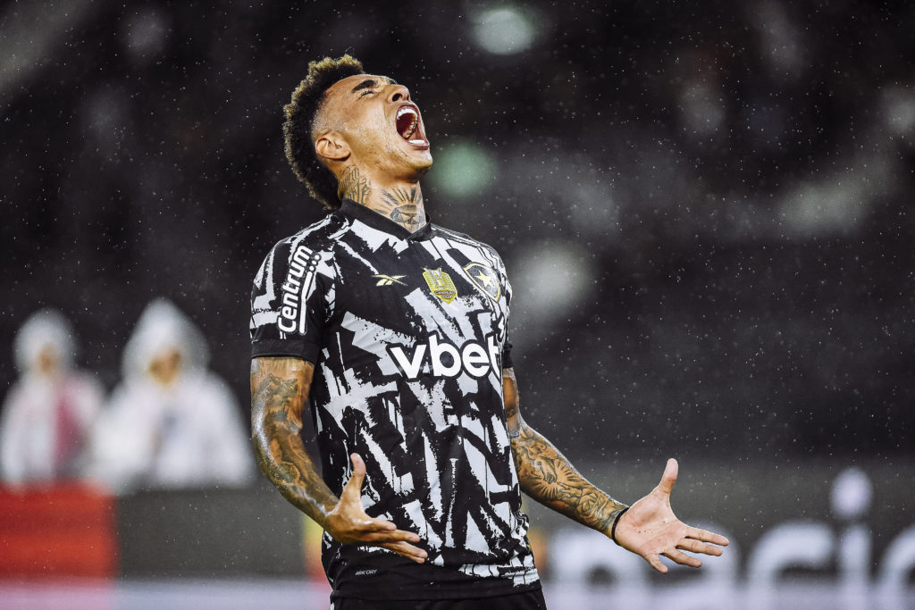 Igor Jesus of Botafogo reacts during a Brasileirao 2025 match between Botafogo and Juventude