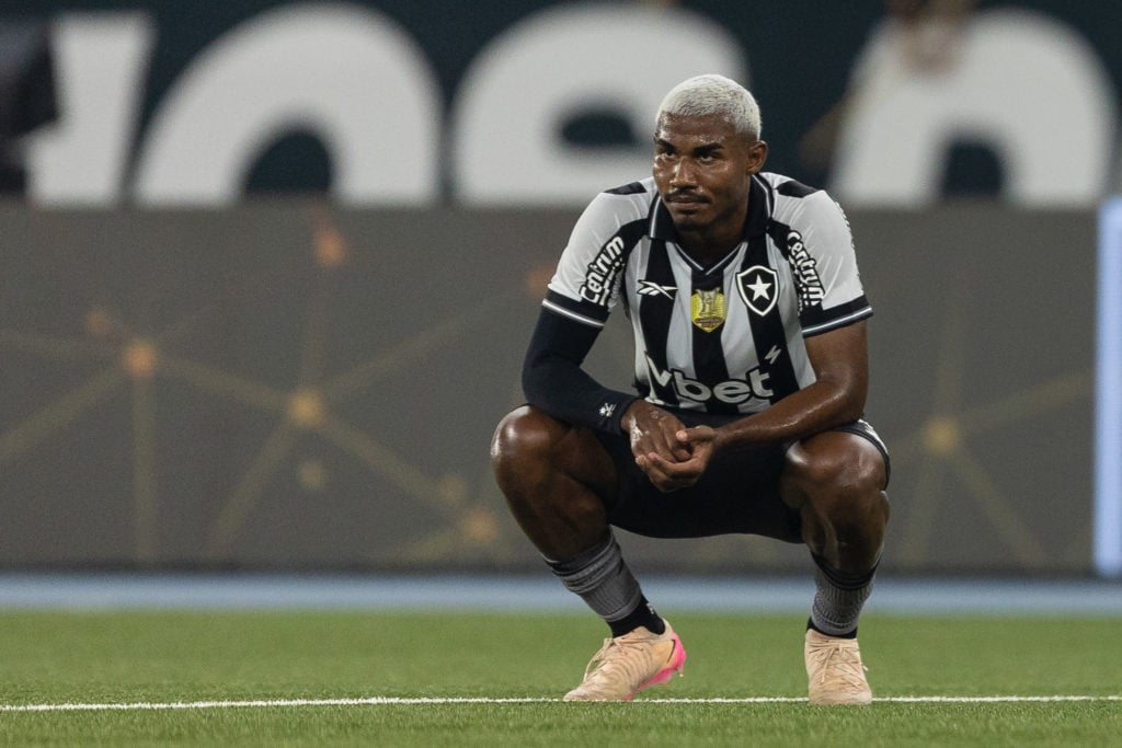Cuiabano in action for Botafogo