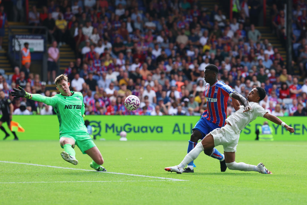 Omari Hutchinson shoots for Nottingham Forest against Crystal Palace
