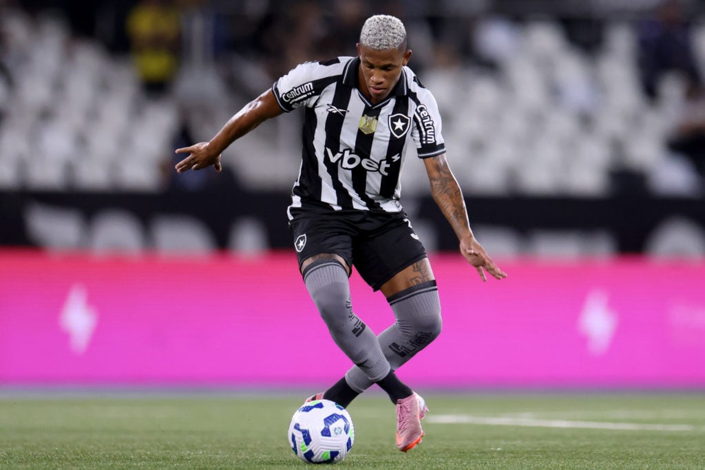 Danilo in action for Botafogo against Bragantino.
