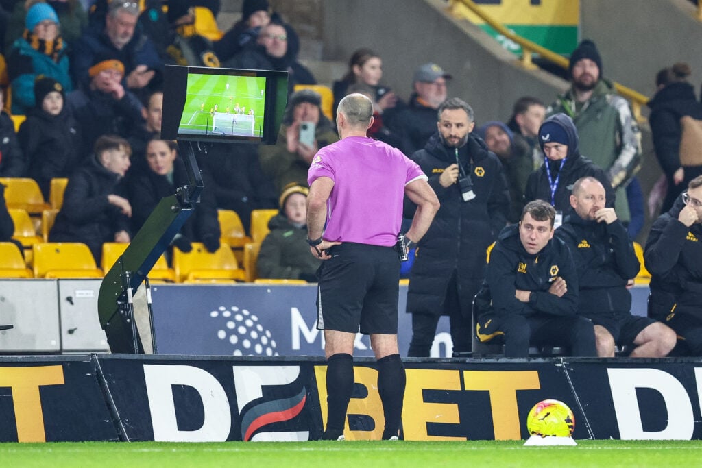 Tim Robinson referes Nottingham Forest clash with Wolves