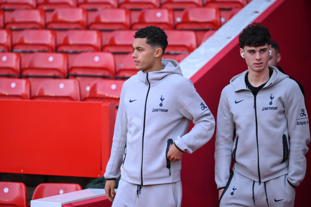 Brennan Johnson arrives at Nottingham Forest with his Tottenham team
